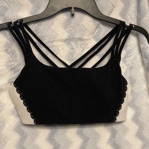 Athleta Black and White, Hyper Focused Scallop Sport Bra, size small